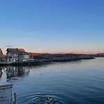 Modern Seaside * Bomlo