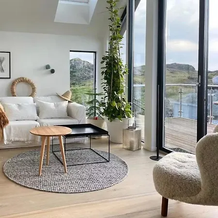 Modern Seaside Feriehus