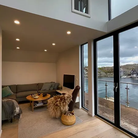 Modern Seaside Feriehus
